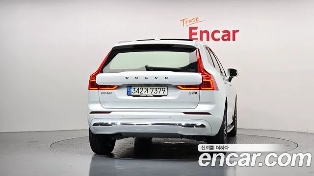 Вольво XC60 — Фото автомобиля 4