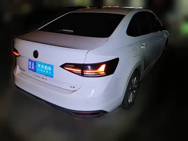Volkswagen Lavida — Фото автомобиля 2
