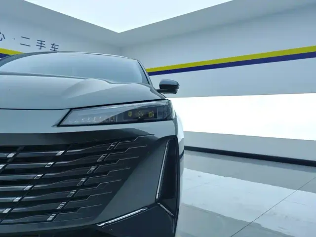 Changan Eado — Фото автомобиля 5
