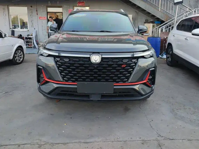 Changan CS35 Plus — Фото автомобиля 2