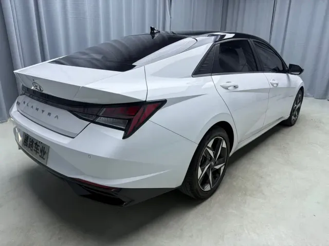 Hyundai Elantra — Фото автомобиля 4