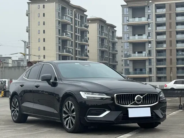 Volvo S60 — Фото автомобиля 2