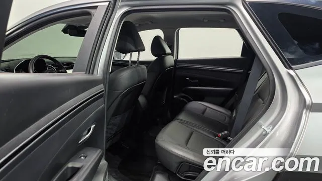 Hyundai Tucson Tucson (NX4) Дизель 2.0 2WD — Фото автомобиля 11