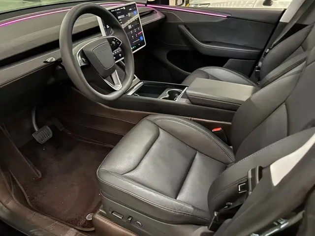 Tesla Model Y — Фото автомобиля 14