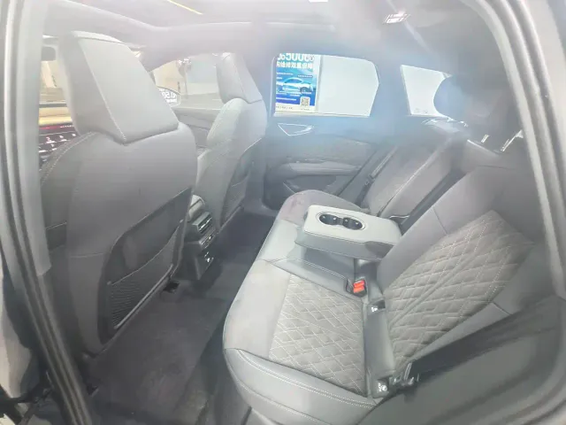 Audi Q4 e-tron — Фото автомобиля 15