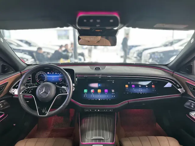 Mercedes-Benz E-Class — Фото автомобиля 5