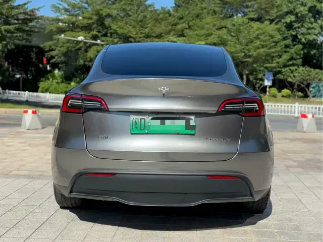 Tesla Model Y — Фото автомобиля 5