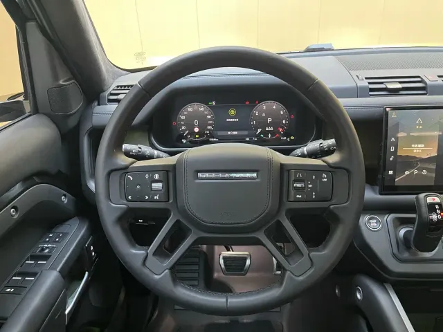 Land Rover Defender — Фото автомобиля 11