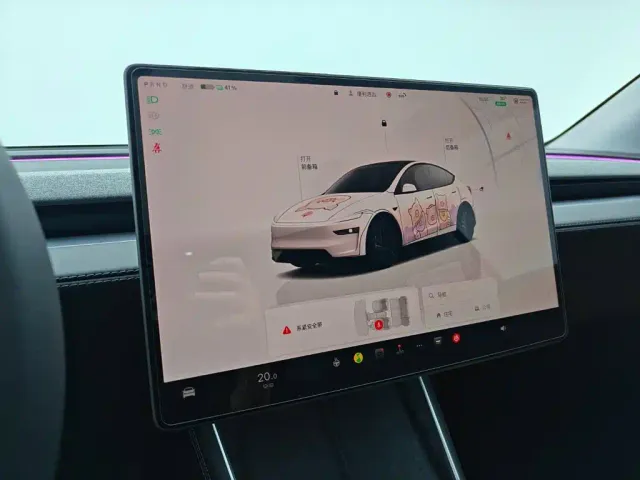 Tesla Model Y — Фото автомобиля 30