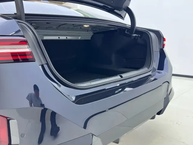 BMW 5 Series — Фото автомобиля 18