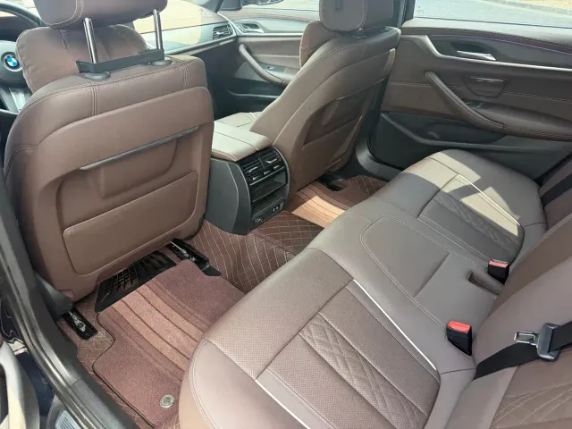 BMW 5 Series — Фото автомобиля 10