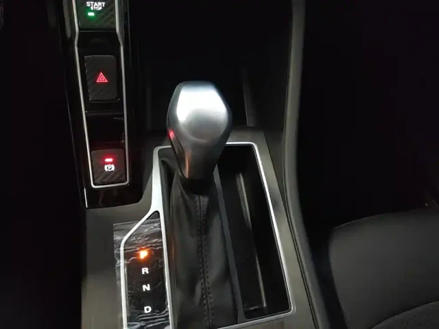 Roewe i5 — Фото автомобиля 13