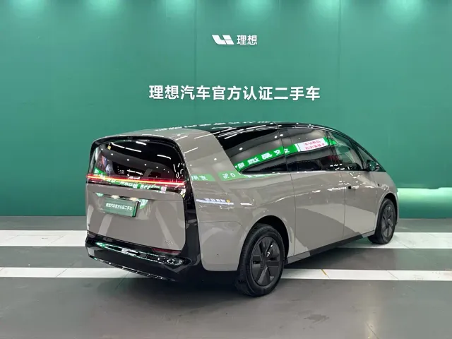 Li Auto MEGA — Фото автомобиля 8