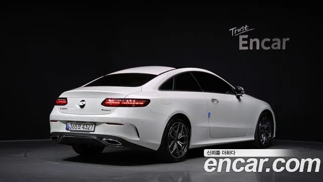Mercedes-Benz E-Class — Фото автомобиля 2
