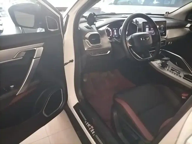 Geely Binyue — Фото автомобиля 15