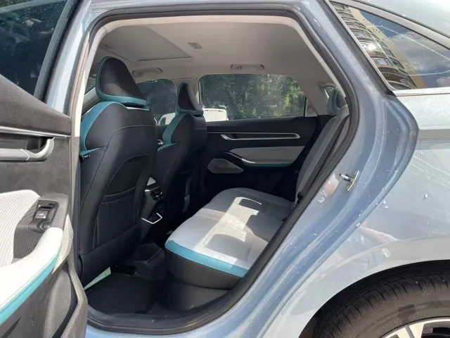 Geely Emgrand — Фото автомобиля 9