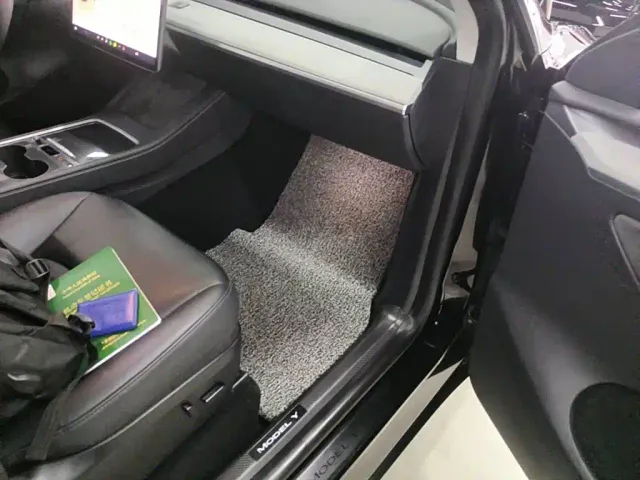 Tesla Model Y — Фото автомобиля 12