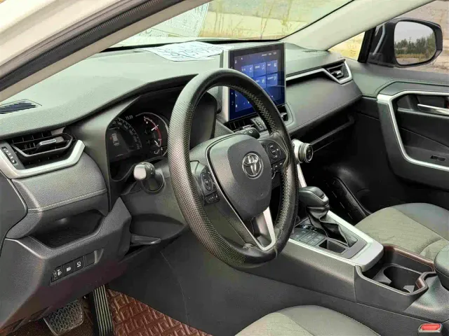 Toyota RAV4 — Фото автомобиля 11