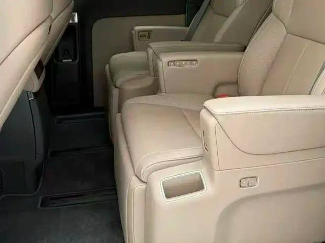 Li Auto MEGA — Фото автомобиля 8
