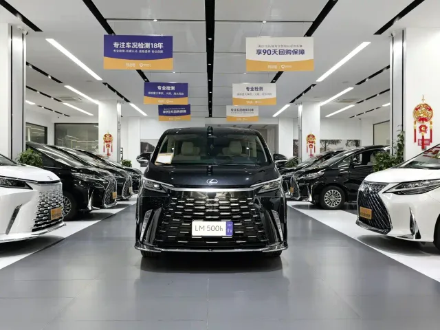 Lexus LM — Фото автомобиля 3
