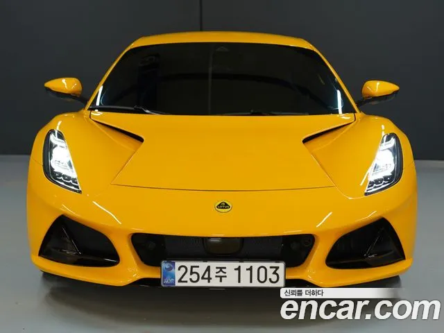 Lotus Emira — Фото автомобиля 4