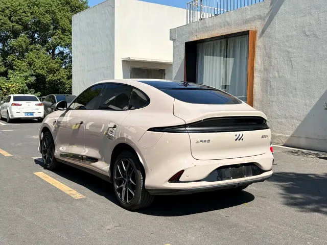 IM Motors LS6 — Фото автомобиля 11