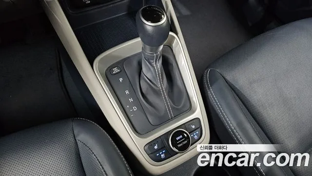 Hyundai Venue — Фото автомобиля 12
