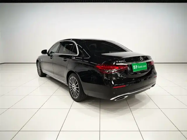 Mercedes-Benz E-Class — Фото автомобиля 4