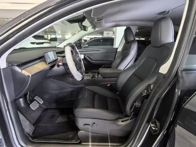 Tesla Model Y — Фото автомобиля 4