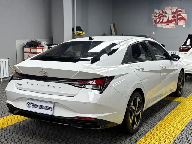 Hyundai Elantra — Фото автомобиля 6