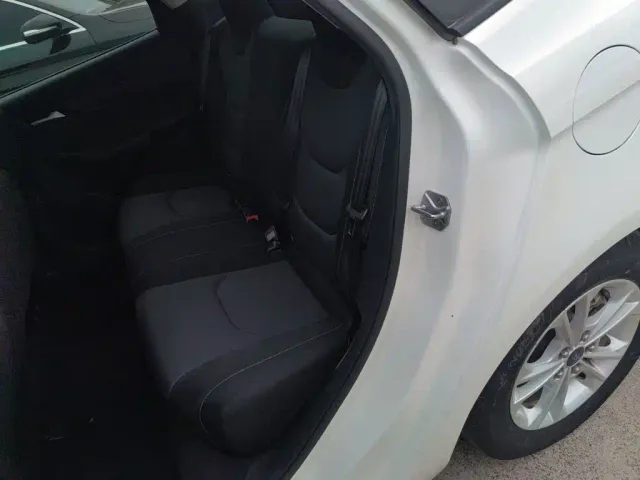 Ford Escort — Фото автомобиля 12