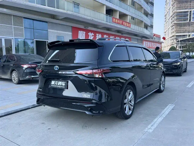 Toyota Sienna — Фото автомобиля 8