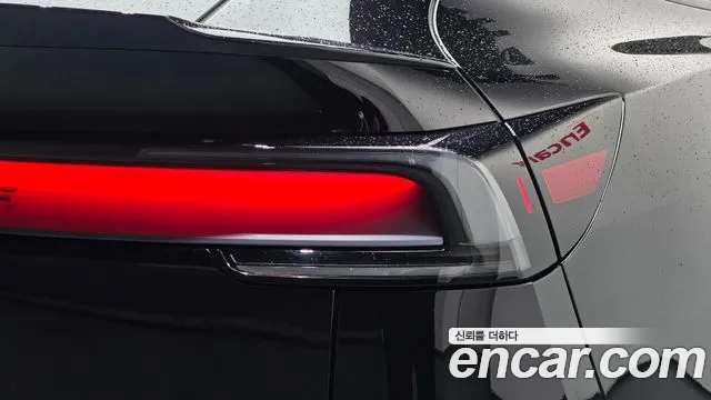 Tesla Model Y — Фото автомобиля 8