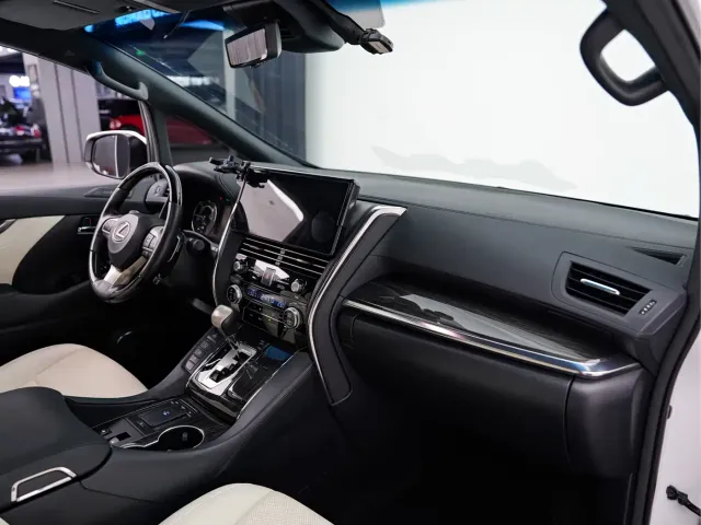 Lexus LM — Фото автомобиля 13