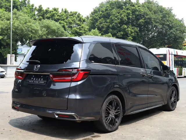 Honda Odyssey 2022 2.0L e:HEV Sharp Supreme Edition — Фото автомобиля 7