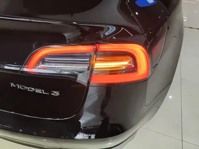 Tesla Model 3 — Фото автомобиля 7