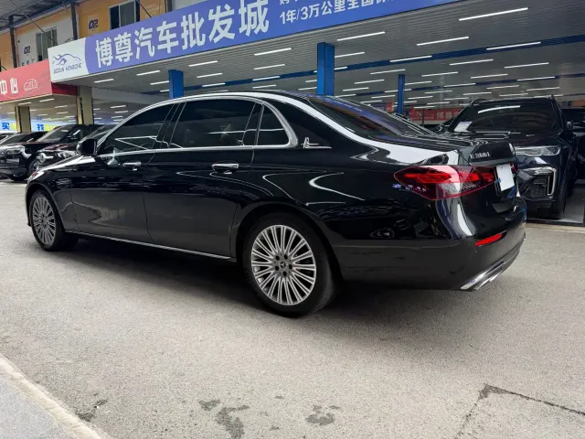 Mercedes-Benz E-Class — Фото автомобиля 22