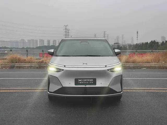 Xpeng X9 — Фото автомобиля 2