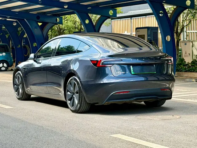 Tesla Model 3 — Фото автомобиля 6