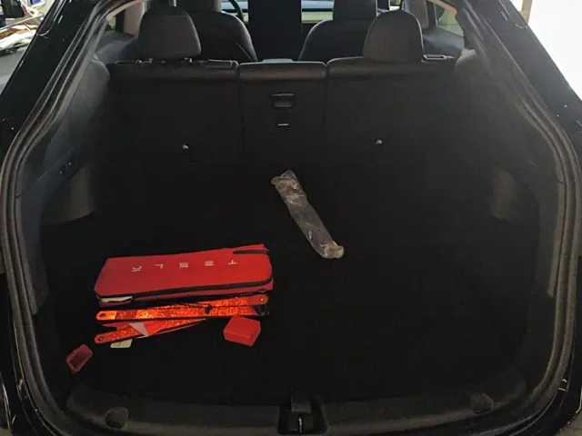 Tesla Model Y — Фото автомобиля 4