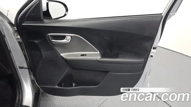 Kia Niro — Фото автомобиля 12