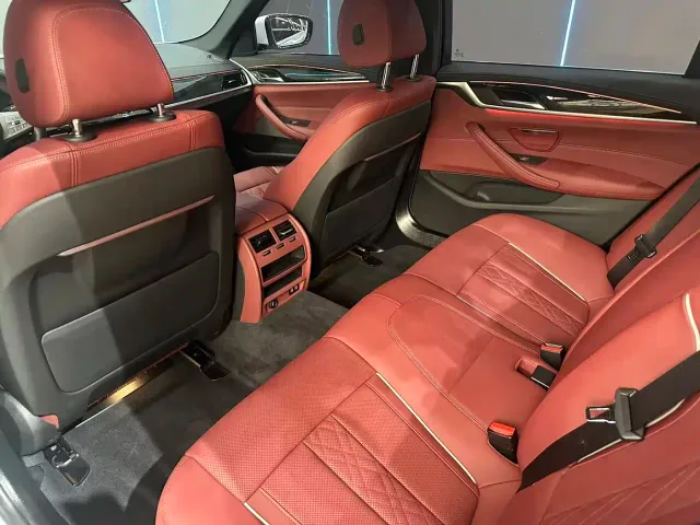 BMW 5 Series — Фото автомобиля 9
