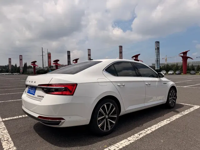 Skoda Superb — Фото автомобиля 6