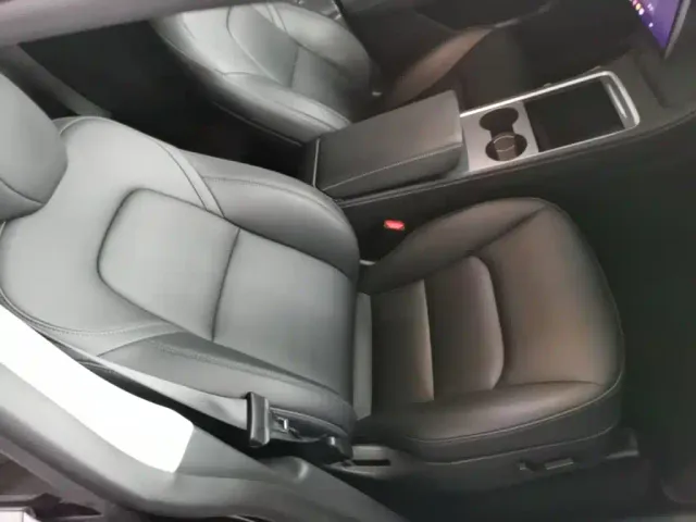 Tesla Model Y — Фото автомобиля 24