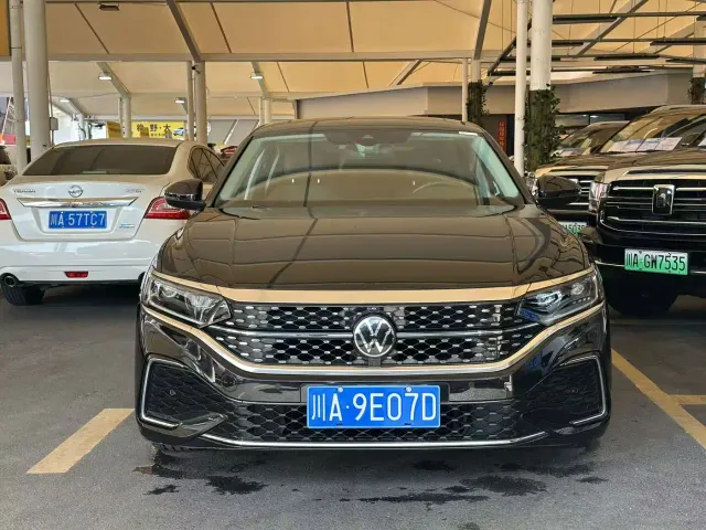 Volkswagen Passat — Фото автомобиля 2