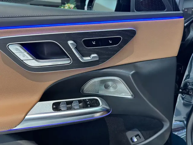 Mercedes-Benz E-Class — Фото автомобиля 12