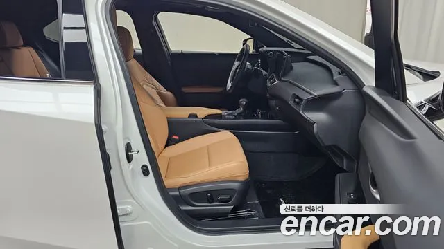 Lexus UX — Фото автомобиля 26