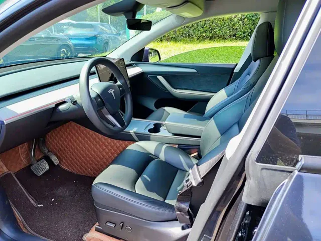Tesla Model Y — Фото автомобиля 7