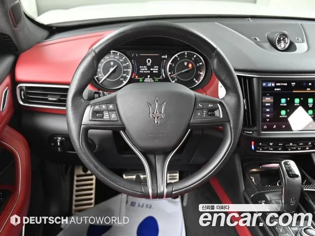 Maserati Levante — Фото автомобиля 13