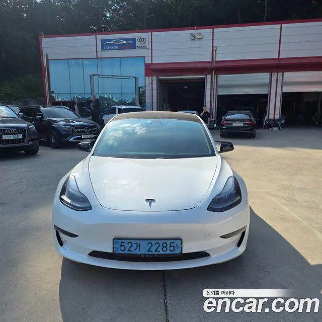 Фотография автомобиля — Tesla Model 3
